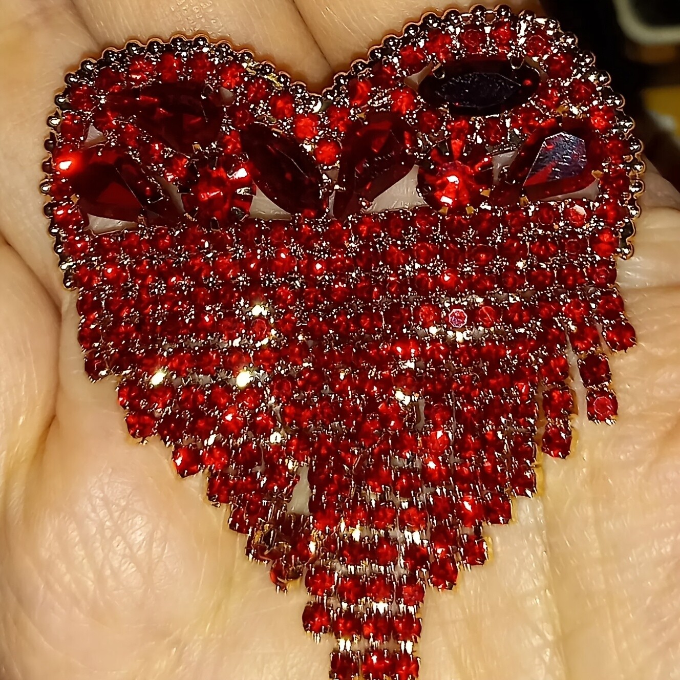 Vintage Style Rhinestone Heart Badge Pin, Exquisite Love Corsage for Women