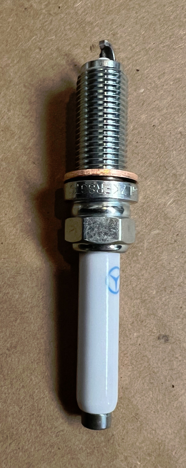 New Genuine OEM Mercedes A 270 159 06 00 - Set of 6 Spark Plugs ** SHIPS FREE