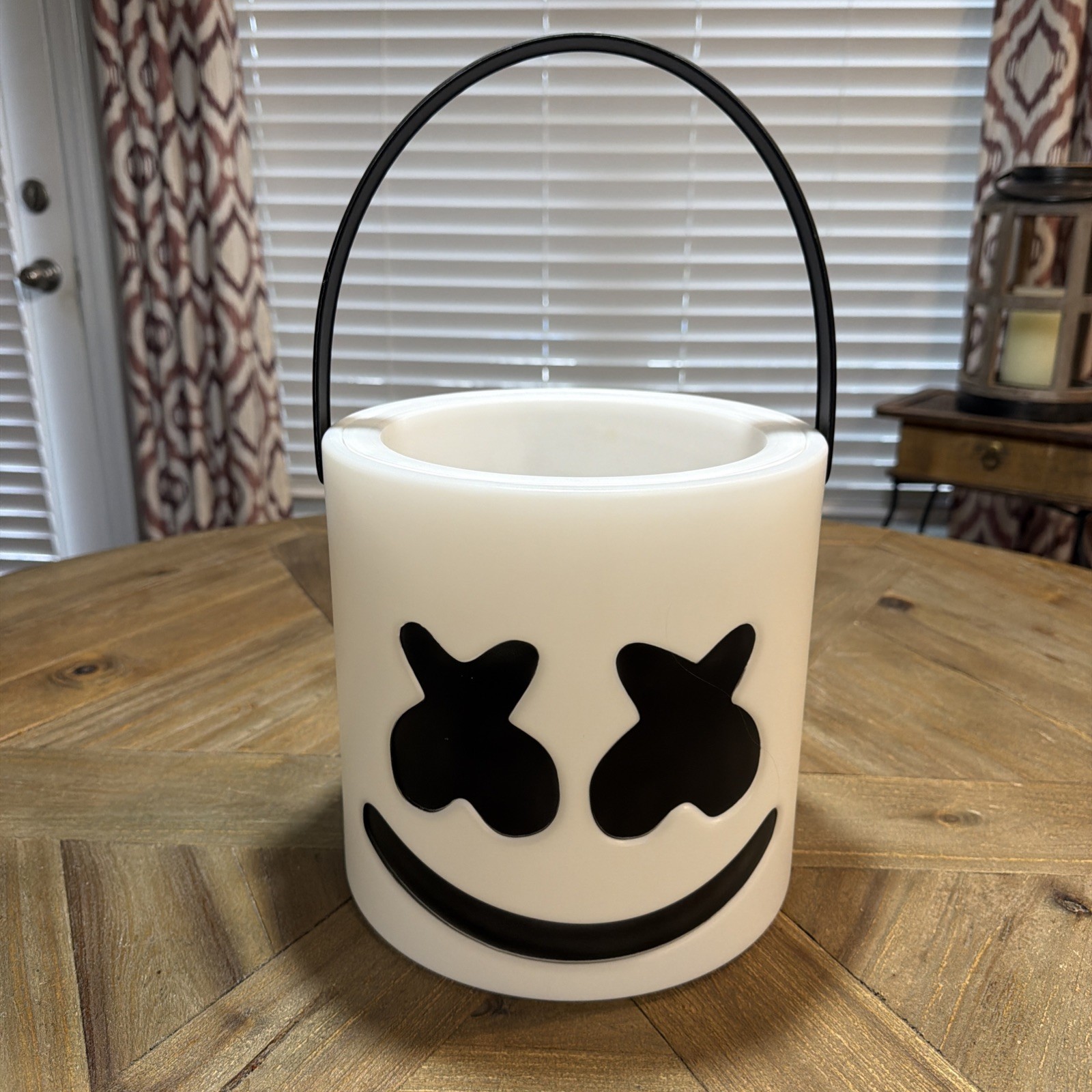 DJ Marshmello Led Light Up White Halloween Treat Bucket Works