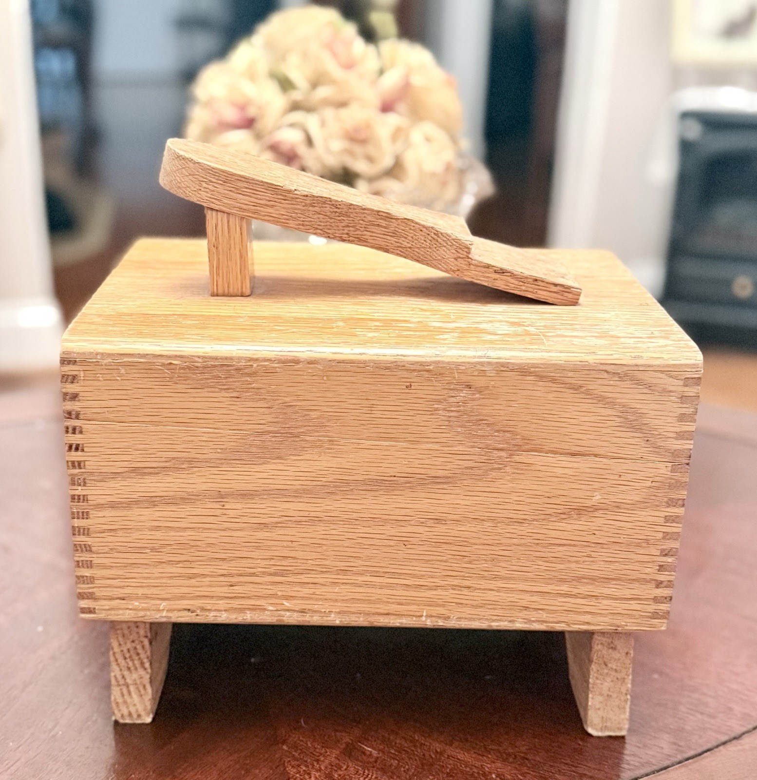 Nice Griffin Shinemaster Dovetail Wooden Shoe Shine Box with Footrest BOX ONLY