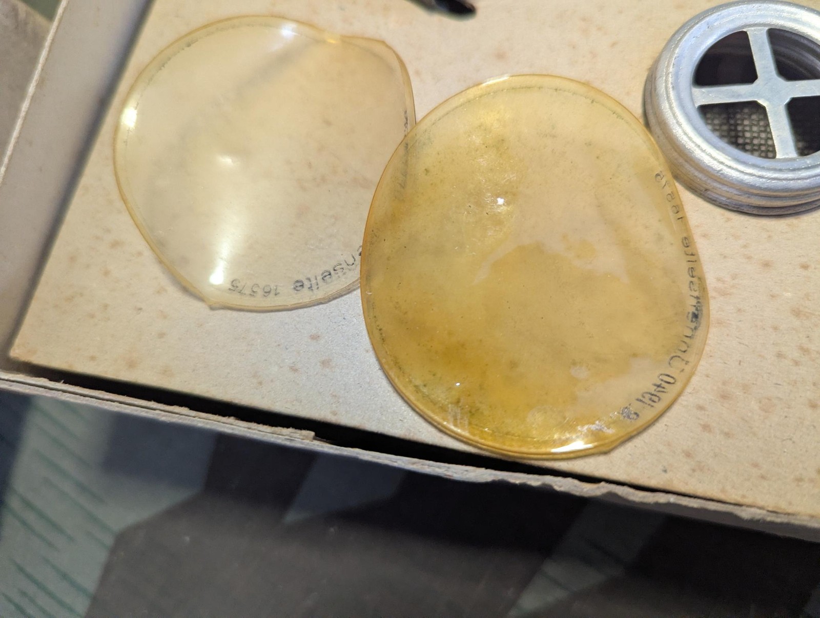 WWII German VM40 Volksgasmaske Luftschutz Men's Gas Mask in Box Volks Gasmask