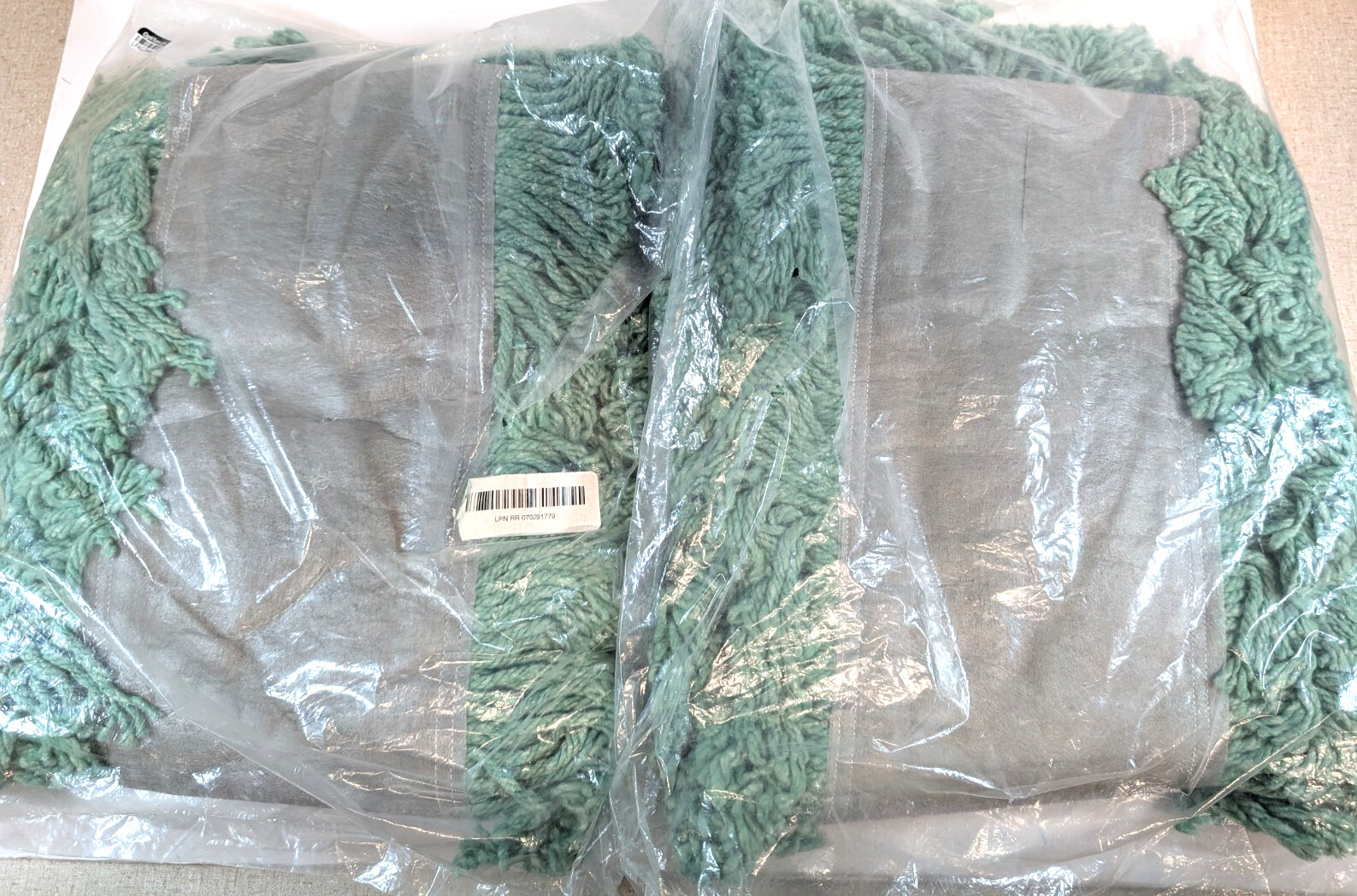 RUBBERMAID COMMERCIAL PRODUCTS L15700GR00 Dust Mop,Green 48"