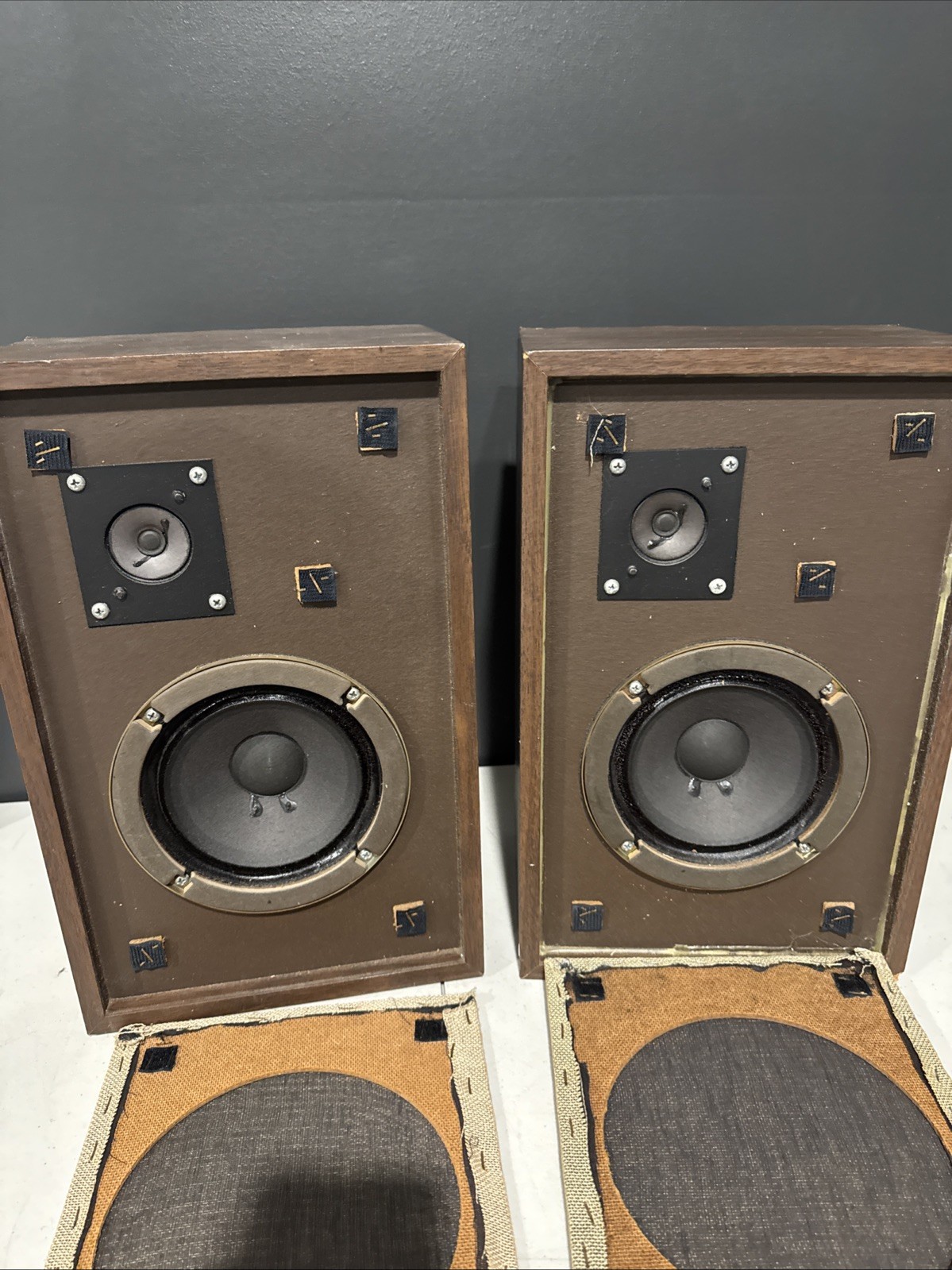 Advent /3 Bookshelf Speakers Original Grill Cloth & OG Badges - Tested