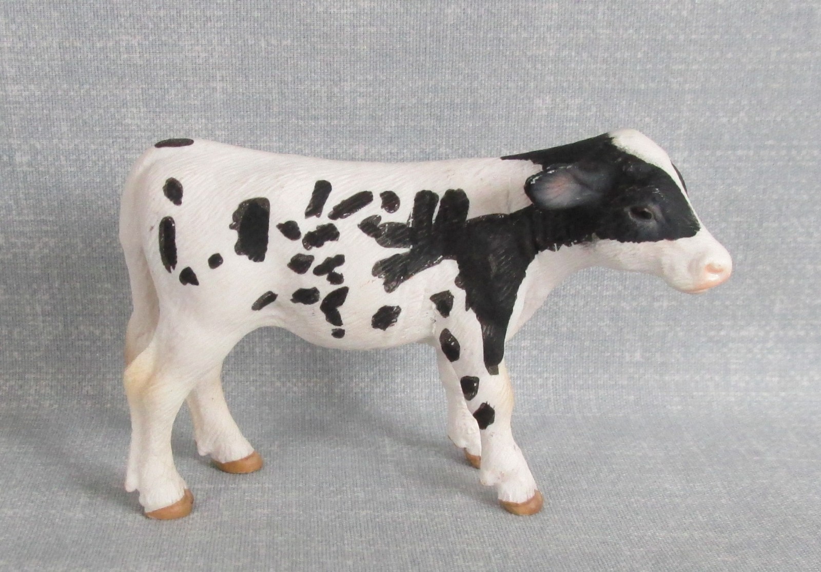 SCHLEICH HOLSTEIN CALF BABY COW BLACK & WHITE FARM ANIMAL FIGURE 13634 RETIRED