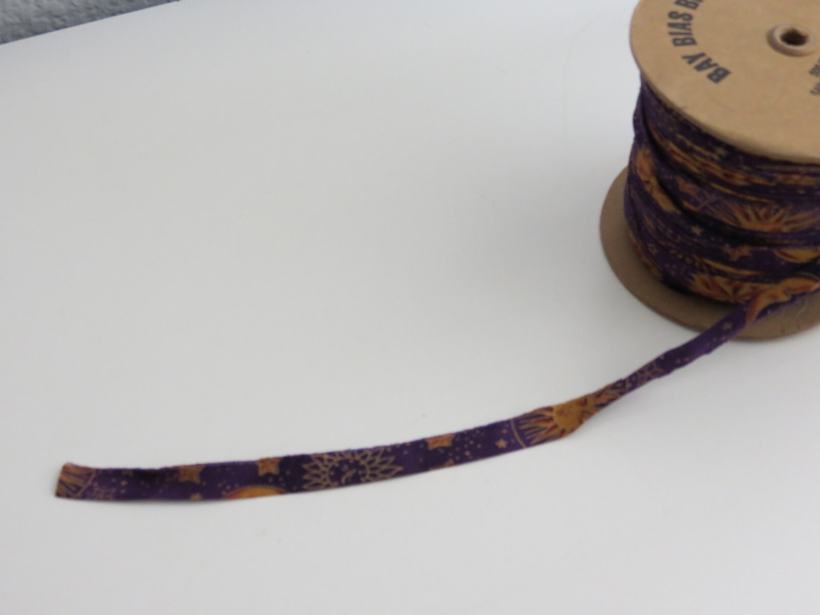 1 yard VTG Fabric Trim Bay Bias Binding Purple Celestial Hippie Sun Stars Gold