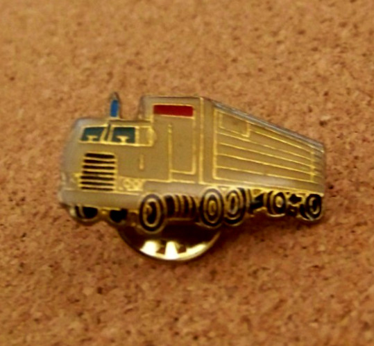 Tractor-trailer semi truck lapel / hat pin trucking