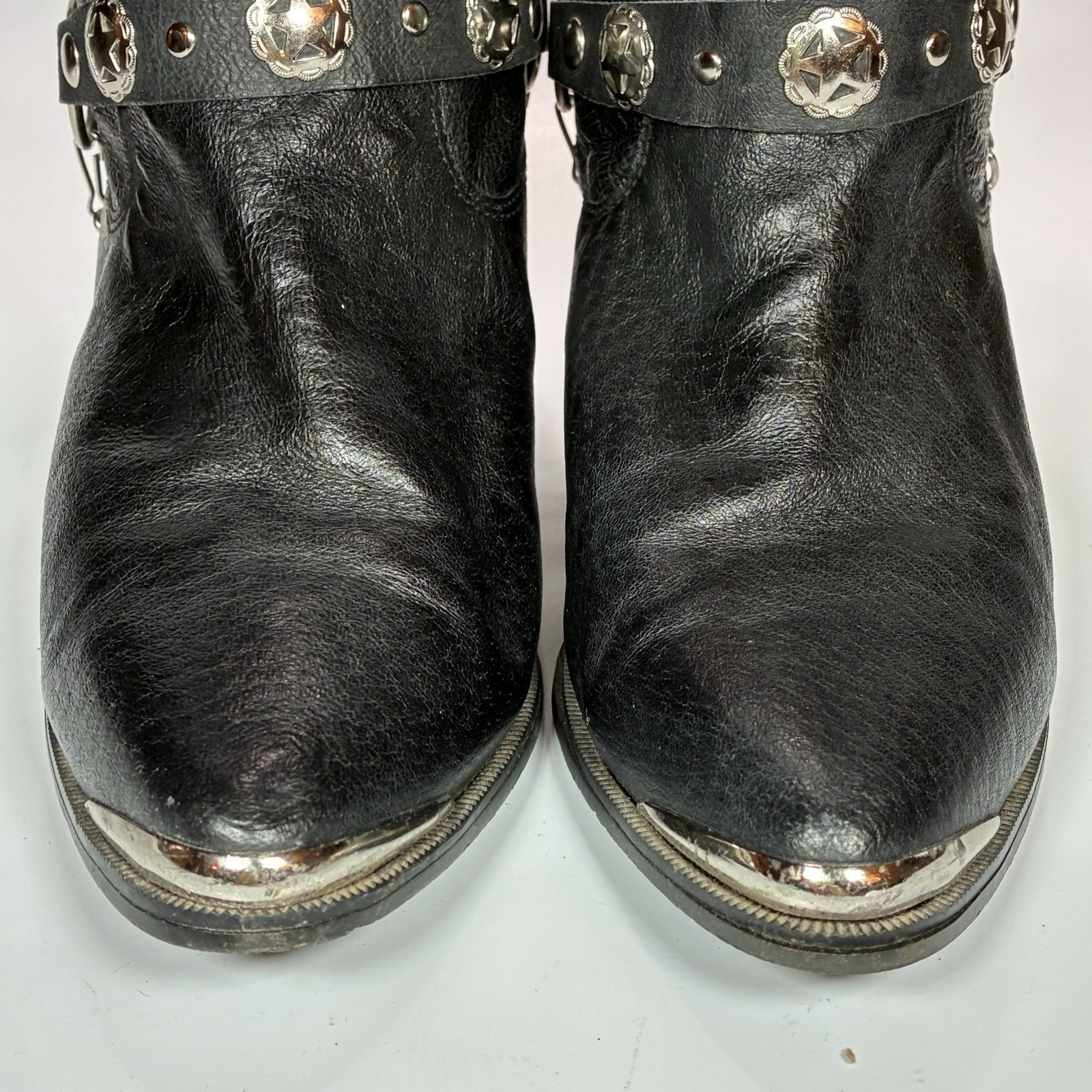 Dingo Wmn 8.5 Olivia DI 522 Pigskin Leather Boot Silver Tone Concho Strap Black