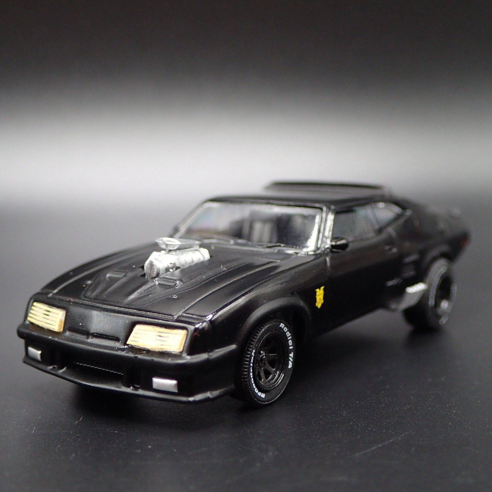 1973 FORD FALCON XB MAD MAX RARE 1:64 COLLECTIBLE DIORAMA DIECAST MODEL CAR