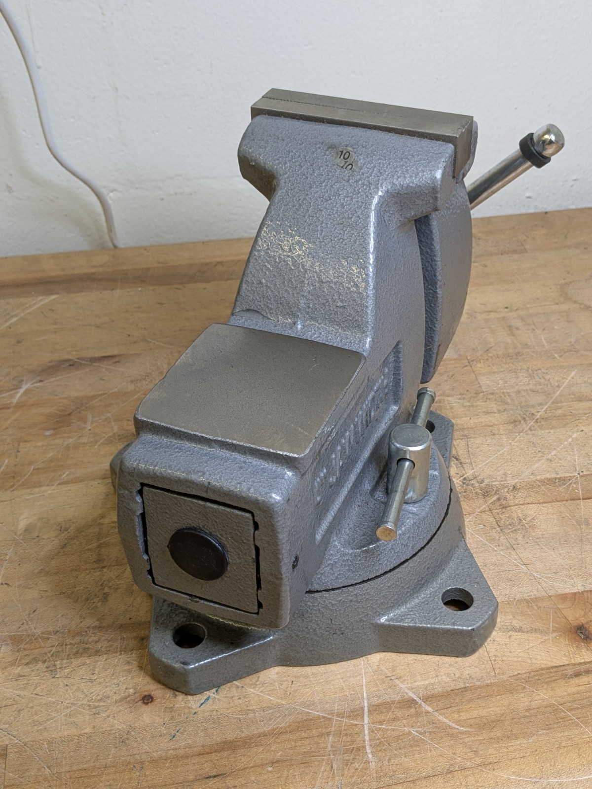 Wilton Mechanics Bench Vise w/ Swivel Base 4" Jaw Width 4-1/2" Opening 21300