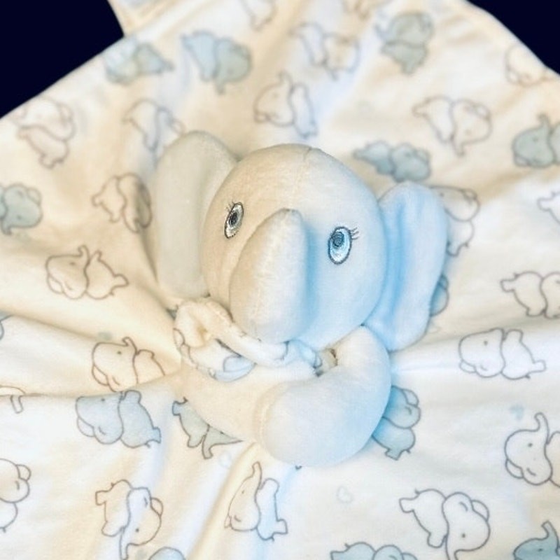 NWOT Blankets & Beyond Elephant White / Blue Plush Mini Security blanket Lovie