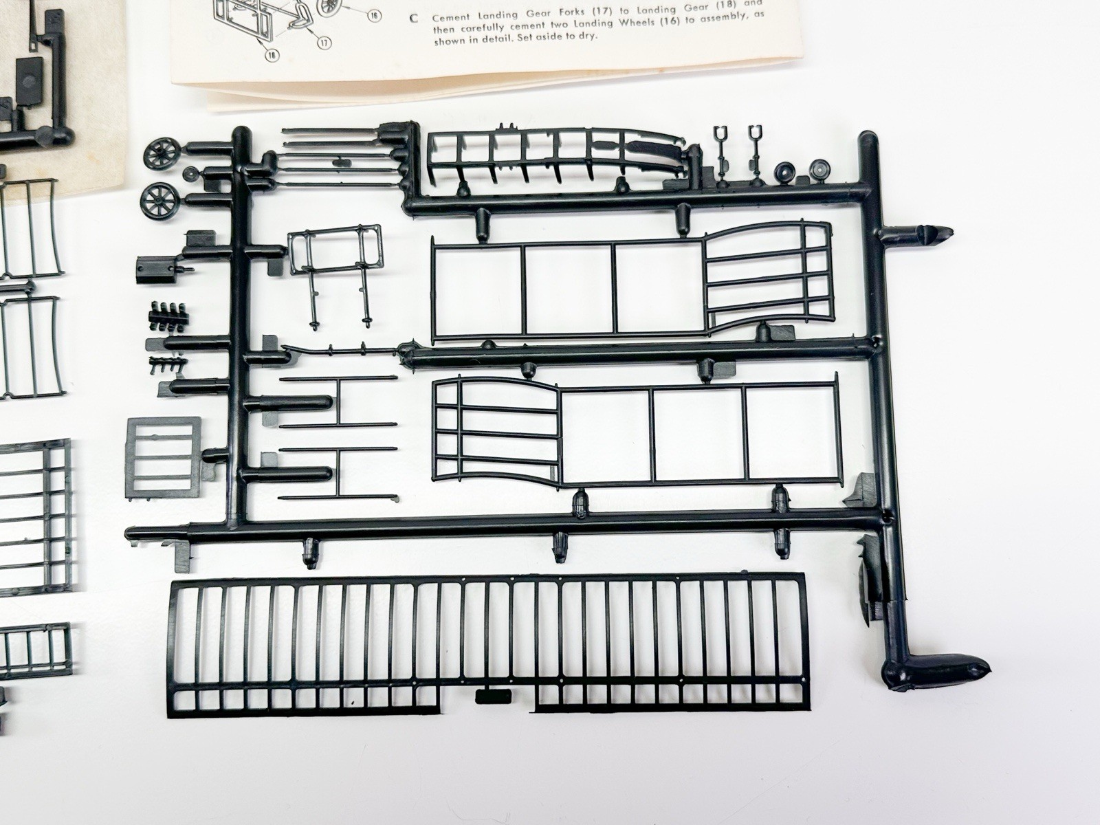 Renwal 1908 Antoinette Monoplane & Voisin Farman 1/72 Scale Plastic Model Kit