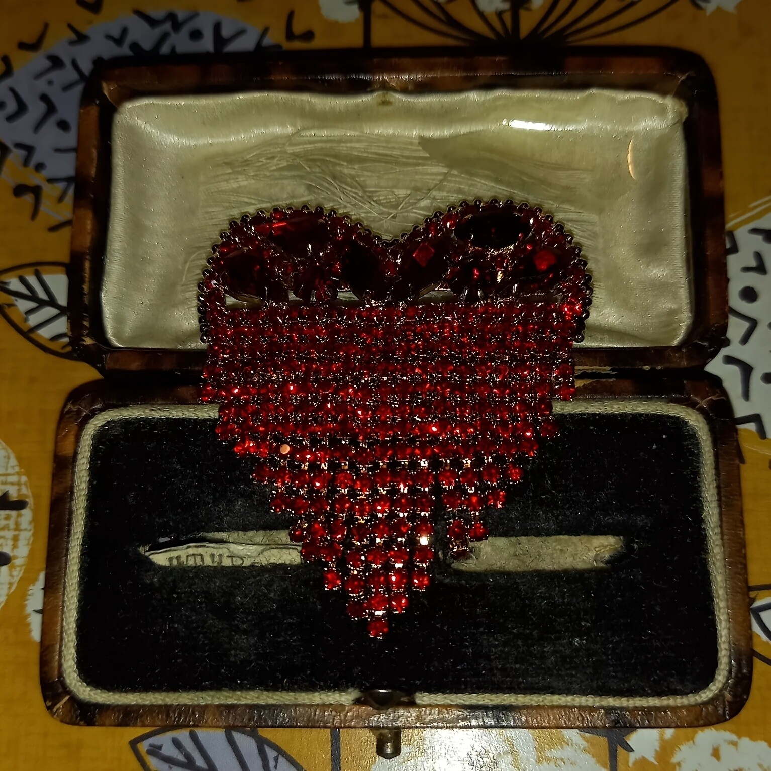 Vintage Style Rhinestone Heart Badge Pin, Exquisite Love Corsage for Women