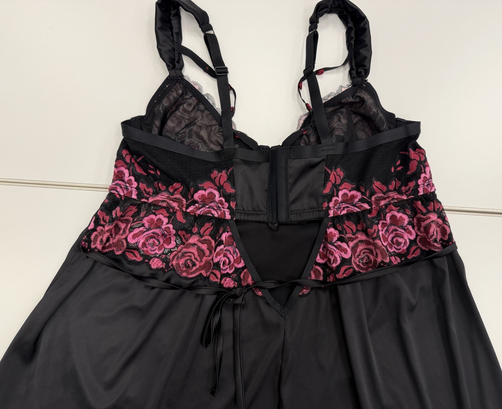 Torrid Underwire Slip Dress Rich Black Pink Roses Size 1XL NWOT