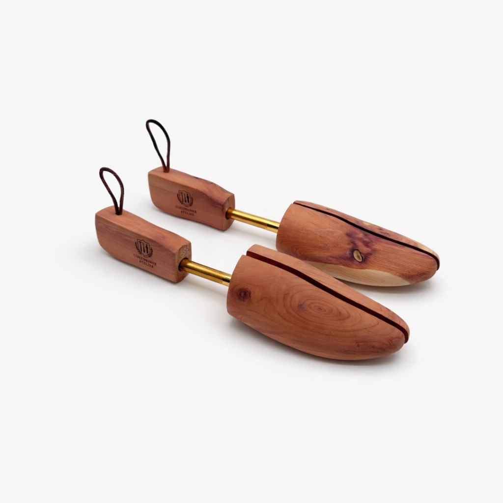 SHOE TREE - cedar wood - Cowboy boots/western boot shaper - aromatic - loop