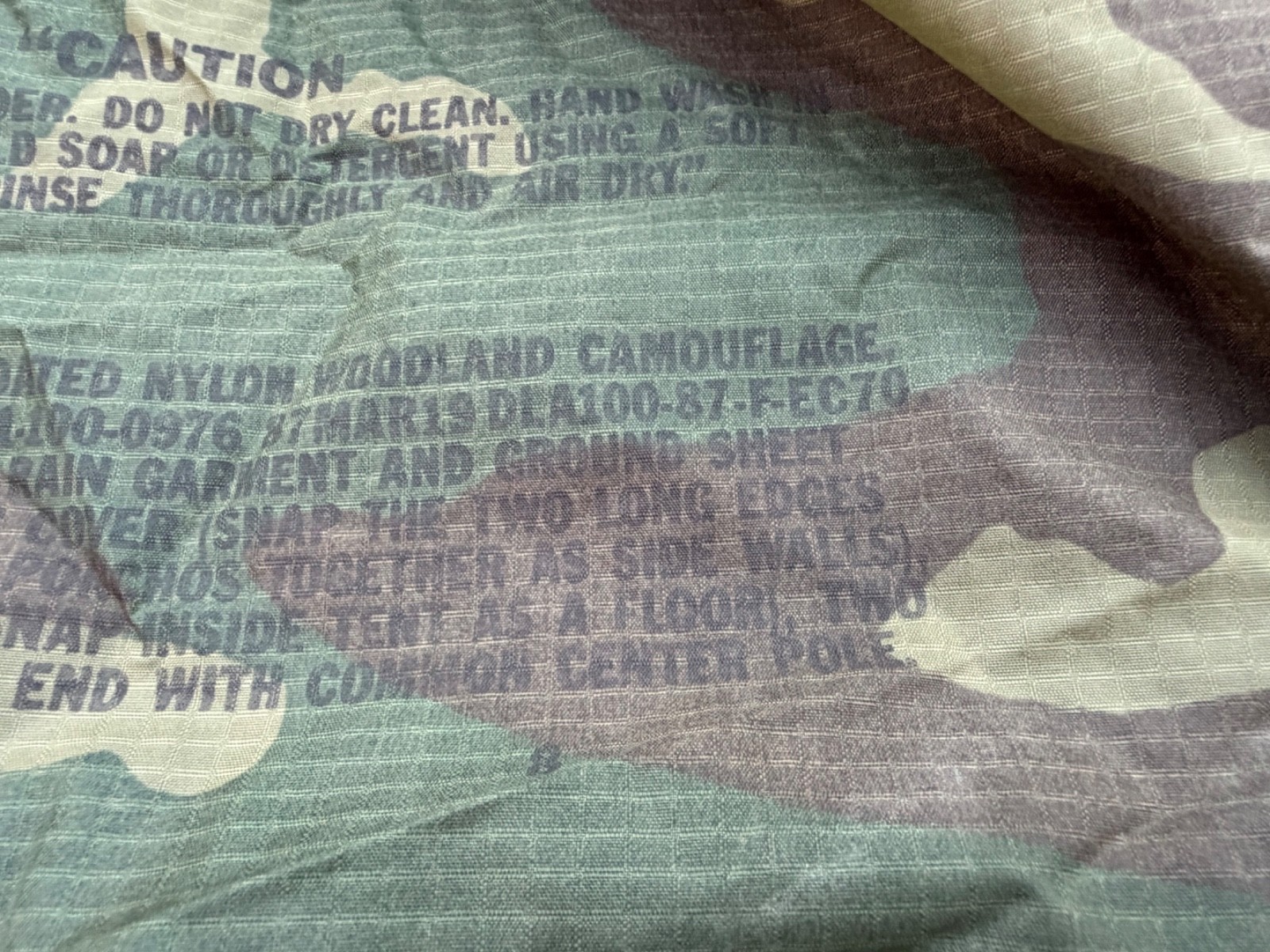 ORIGINAL POST VIETNAM WAR US ARMY WOODLAND CAMO RAIN PONCHO- DATED 1987