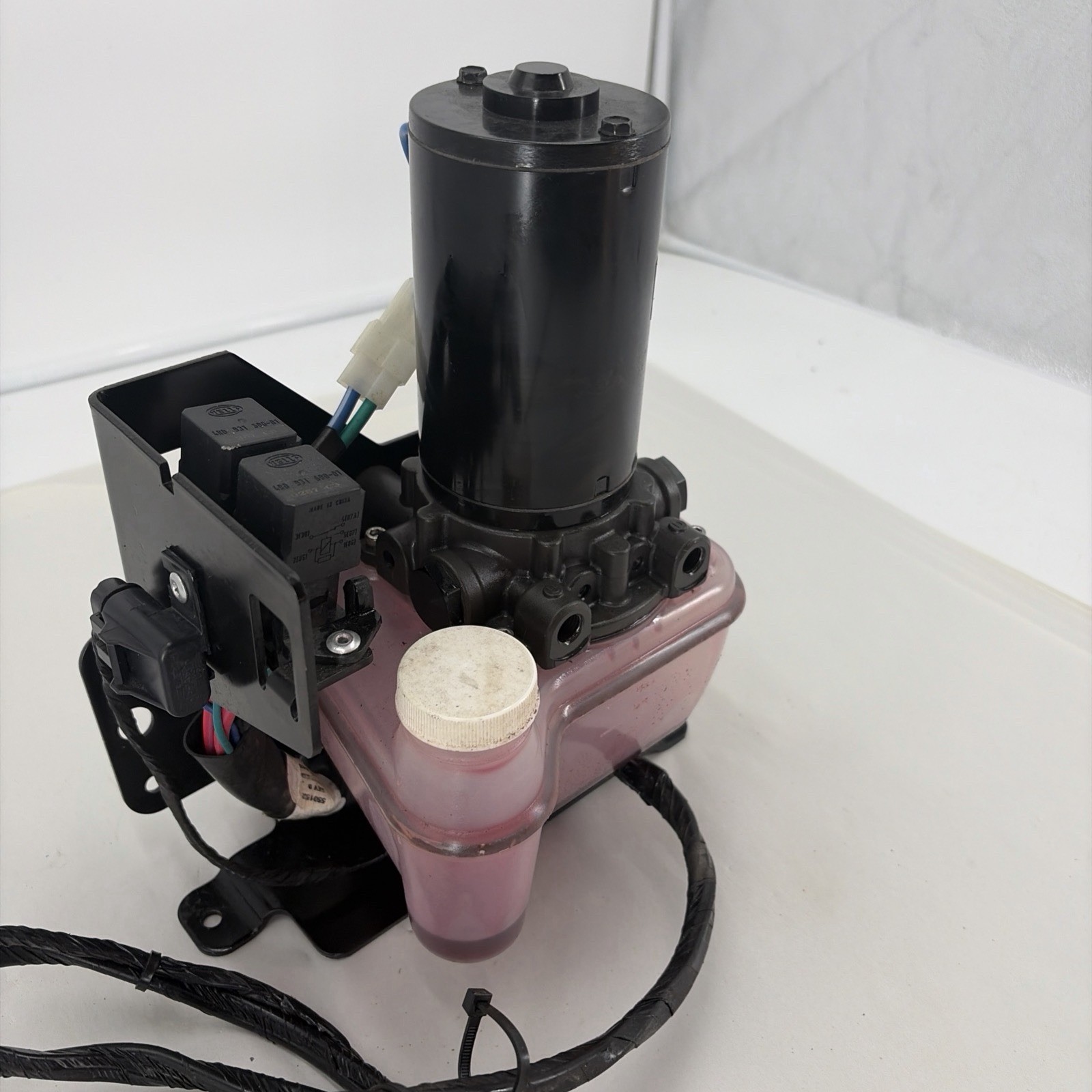 02 Volvo Penta SX M SX-M Out Drive Outdrive trim tilt lift hydraulic pump