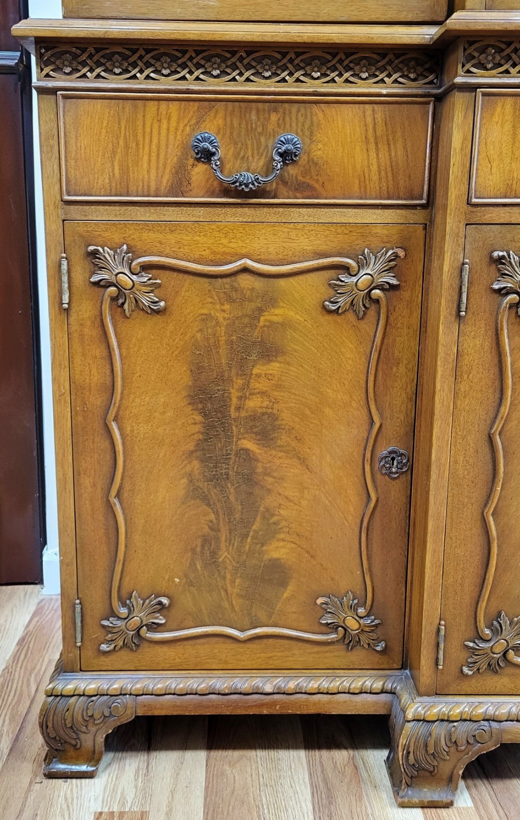 Antique AMERICAN English CHIPPENDALE Style Mahogany Arch Top BREAKFRONT Bookcase