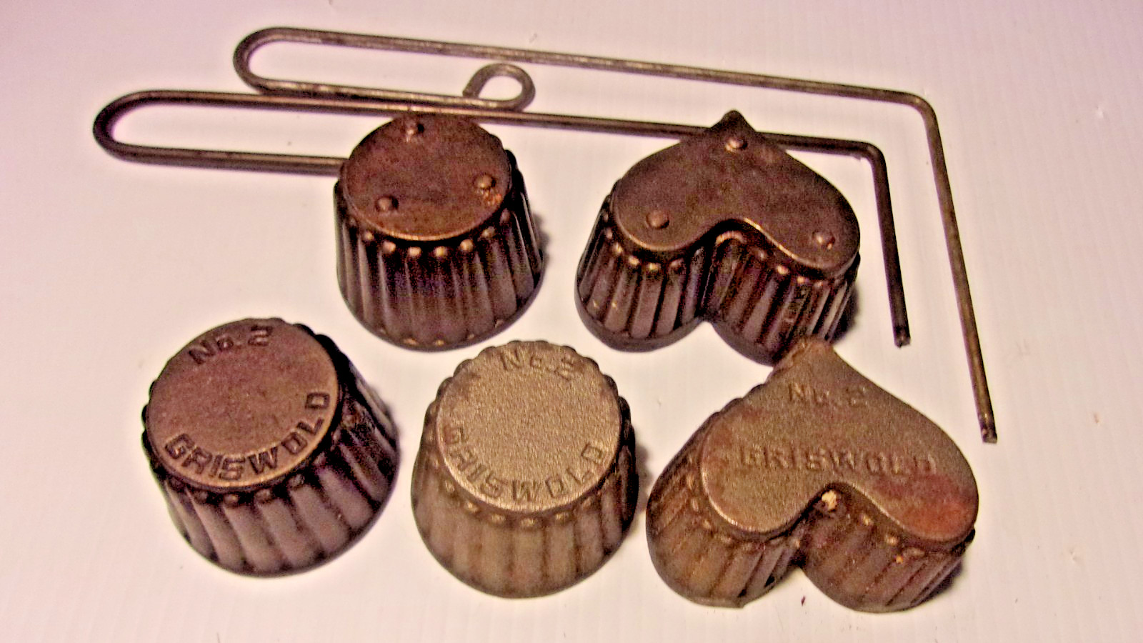 VINTAGE GRISWOLD & ROSETTA #2 PATTY IRONS WITH HANDLES - ESTATE FIND