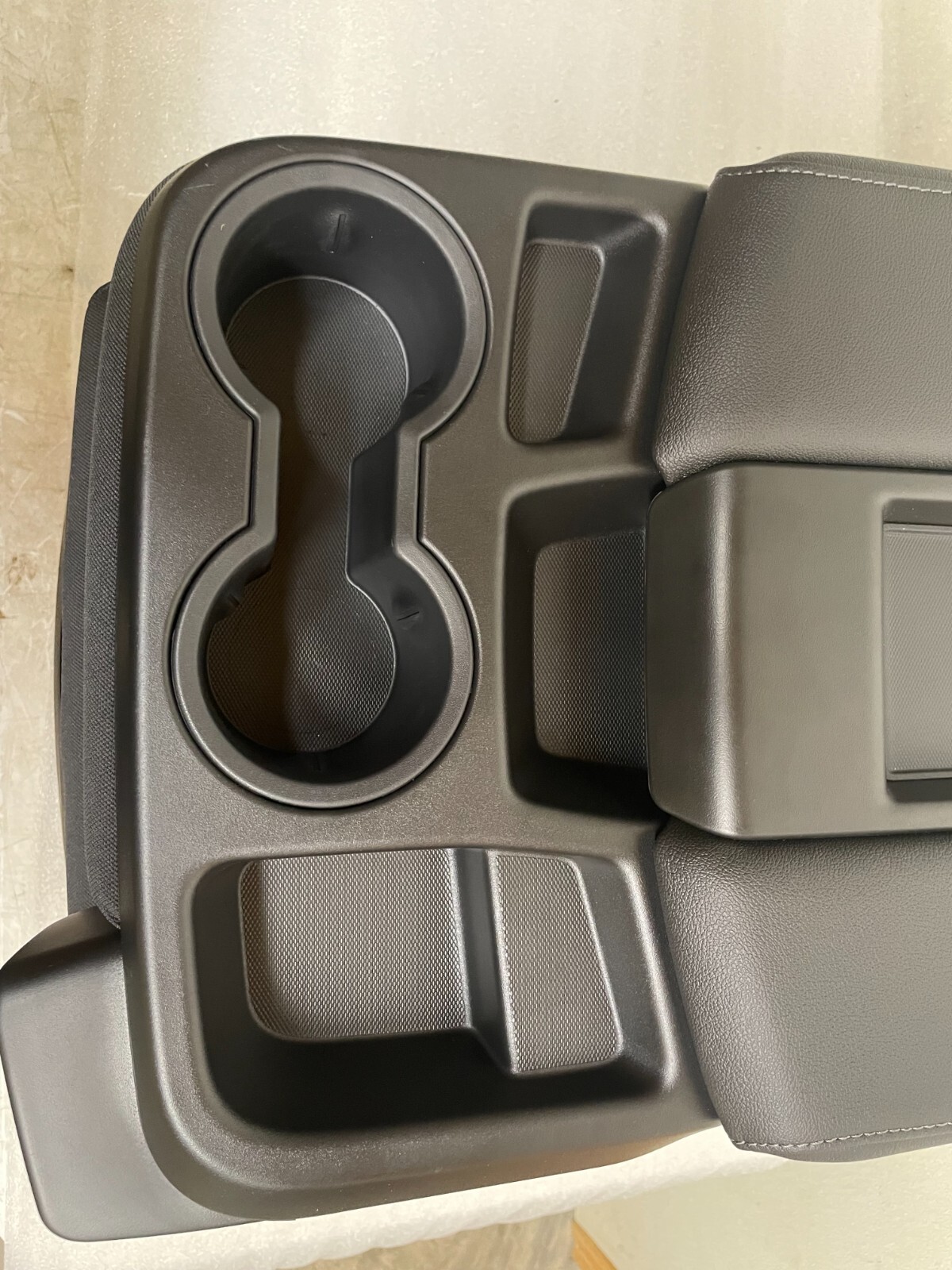 19-23 CHEVROLET TAHOE SILVERADO EBONY CLOTH CENTER JUMP SEAT WITH STORAGE...RARE