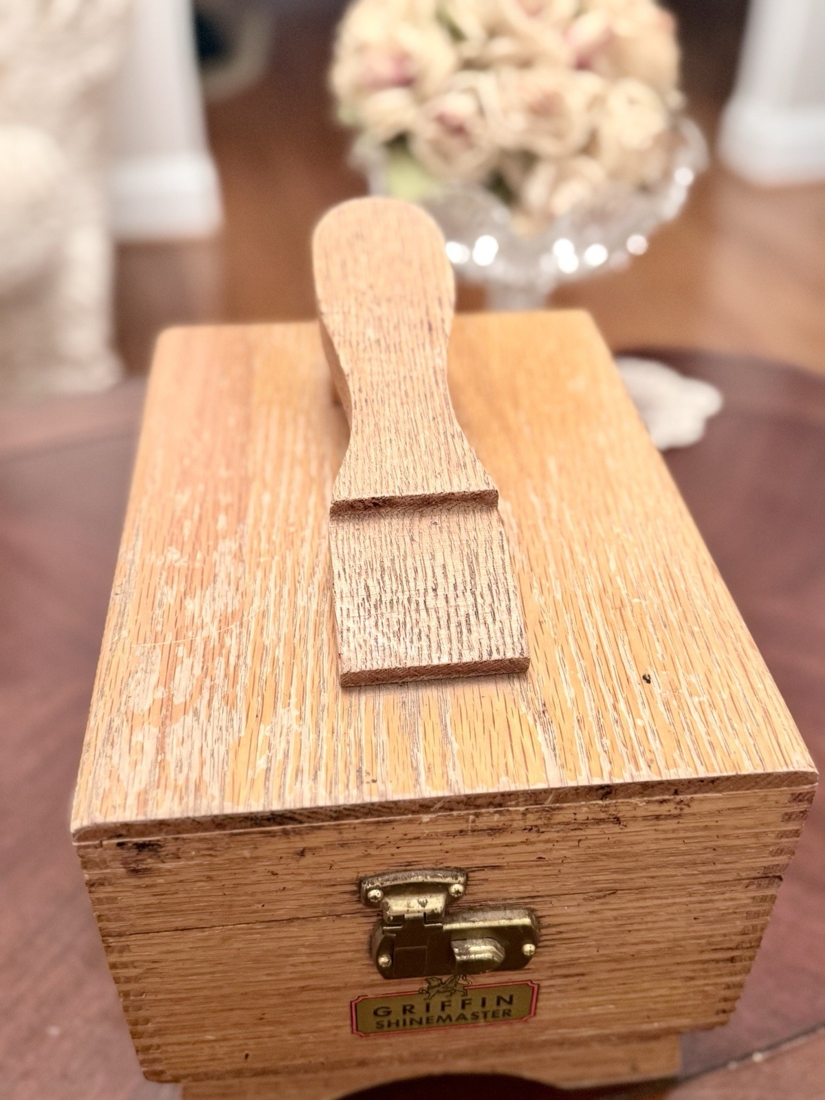 Nice Griffin Shinemaster Dovetail Wooden Shoe Shine Box with Footrest BOX ONLY