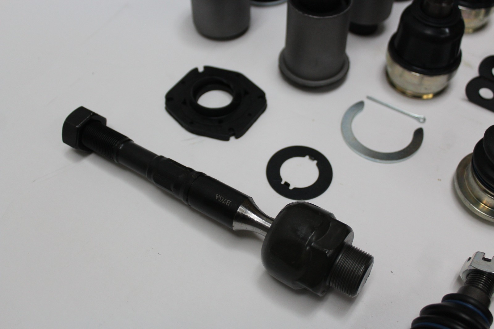 Suspension Rebuild Kit for 1998-2007 Toyota Land Cruiser 100; Lexus LX470