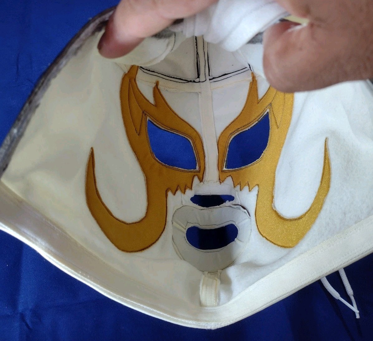 Universo 2000. CMLL, AAA. Professional Mask in White and Black...