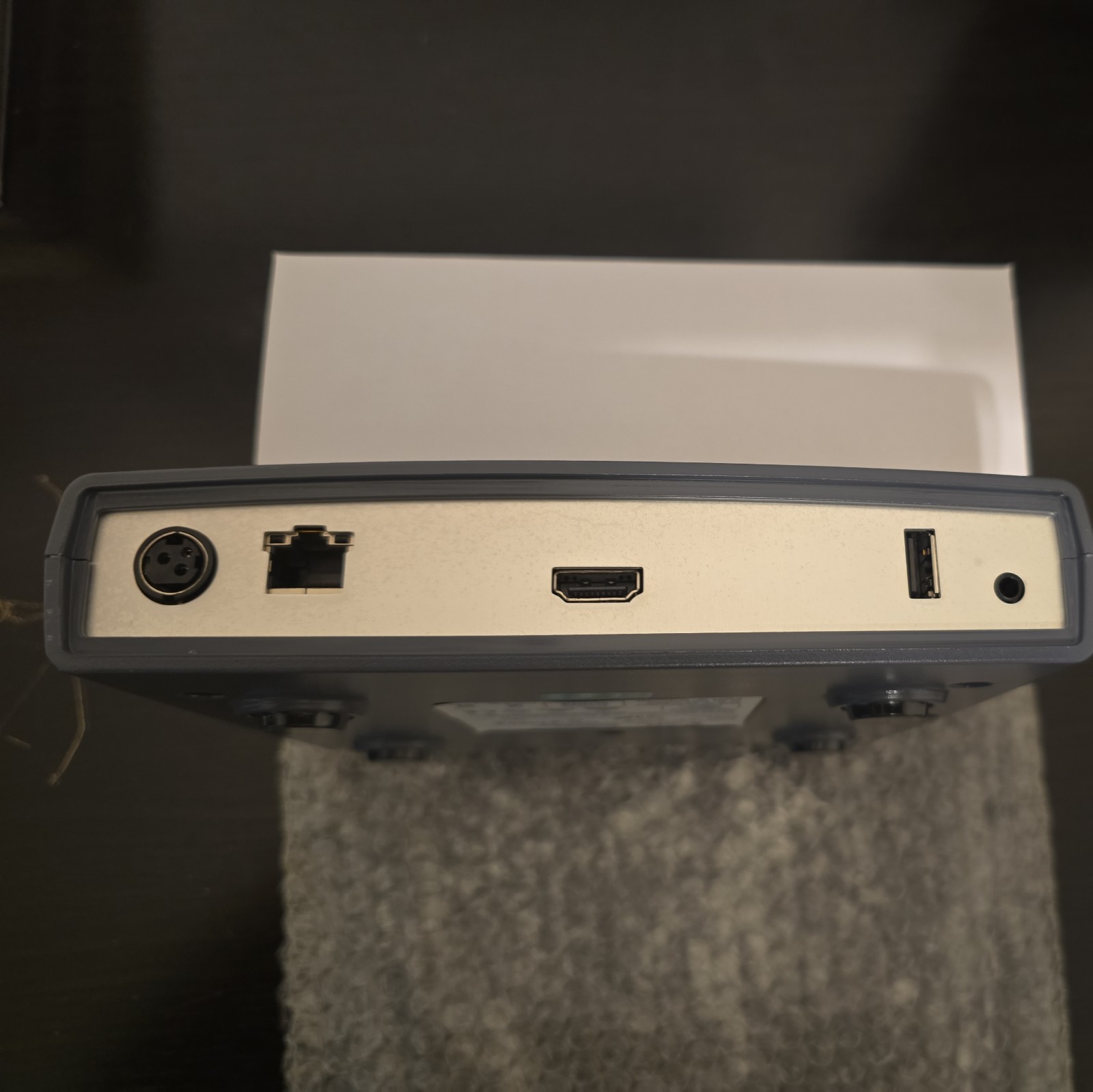 Two New QSR DE-4200 xCeed Kitchen Restaurant Video Controller with power supply