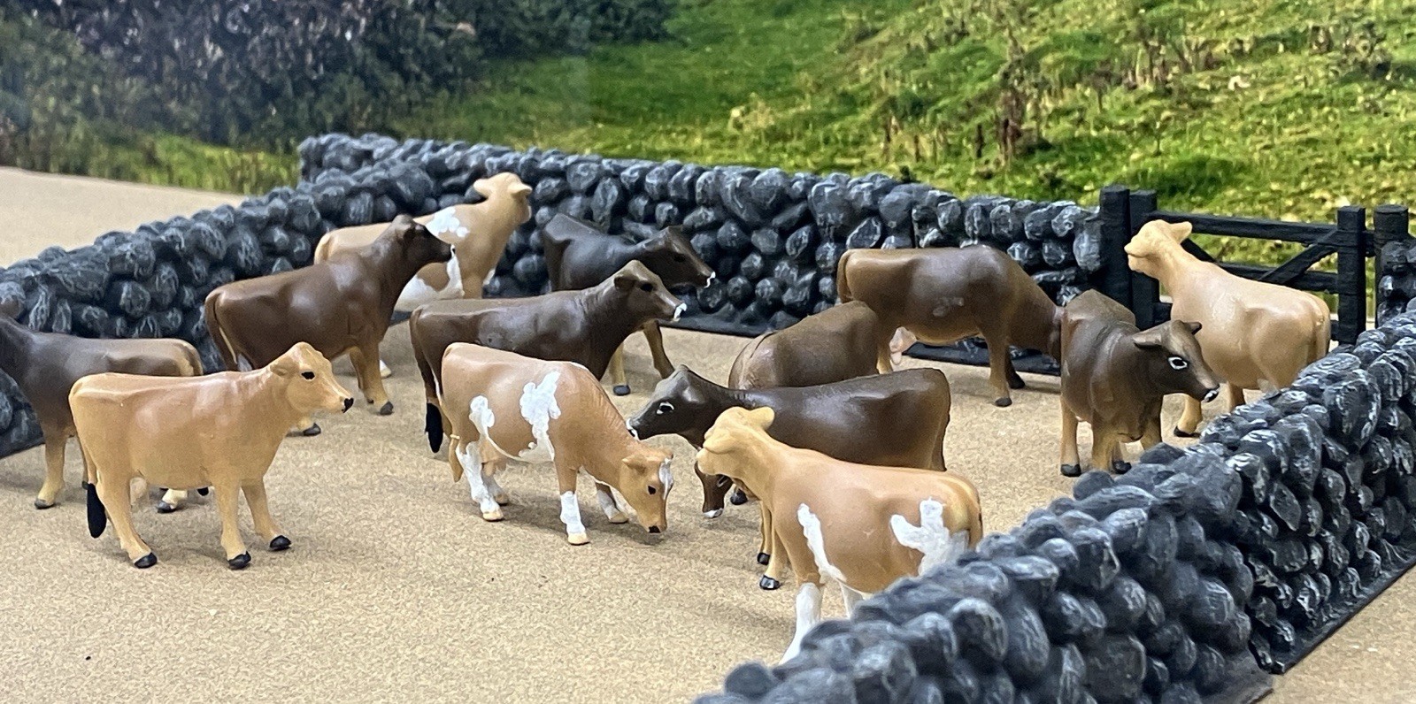 Custom CM Ertl 1:64 Lot Of 13 Jersey Dairy Breed Milk Cows Cattle Farm Scene