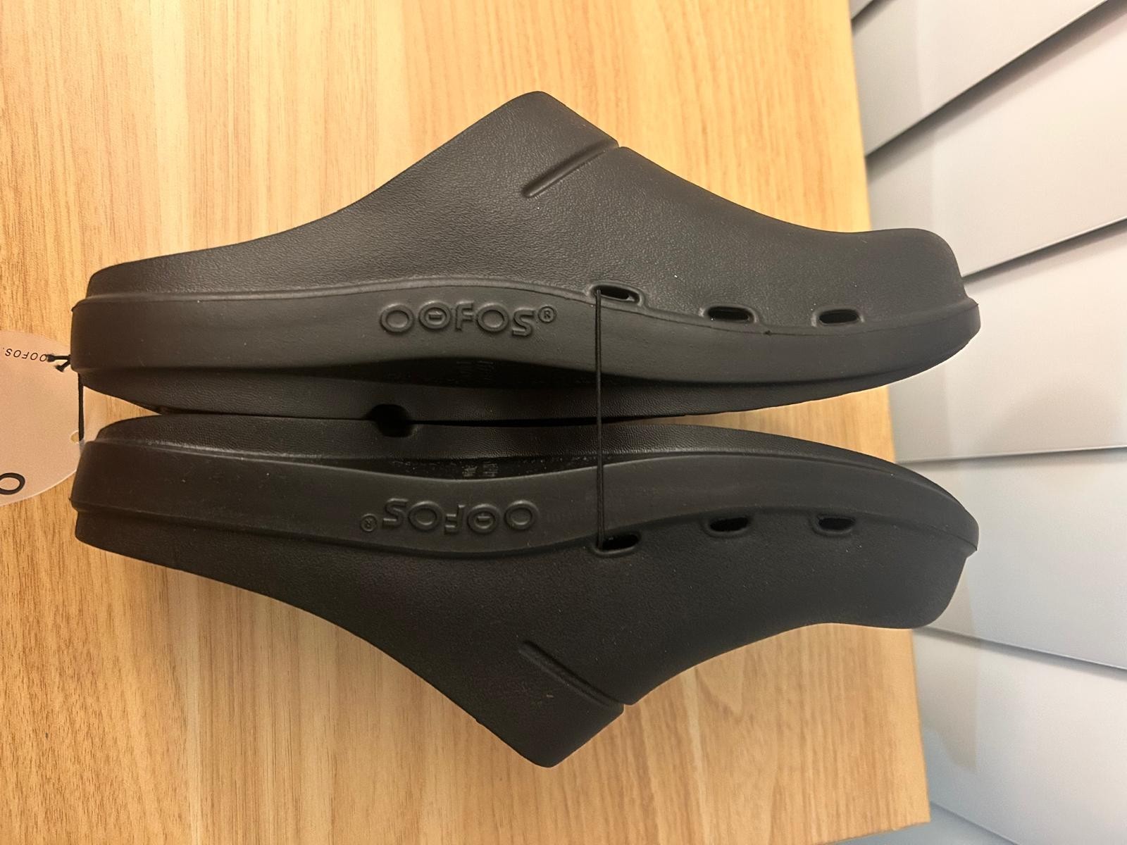 OOFOS OOcloog Recovery Clog – Unisex (W9 & M7) NEW