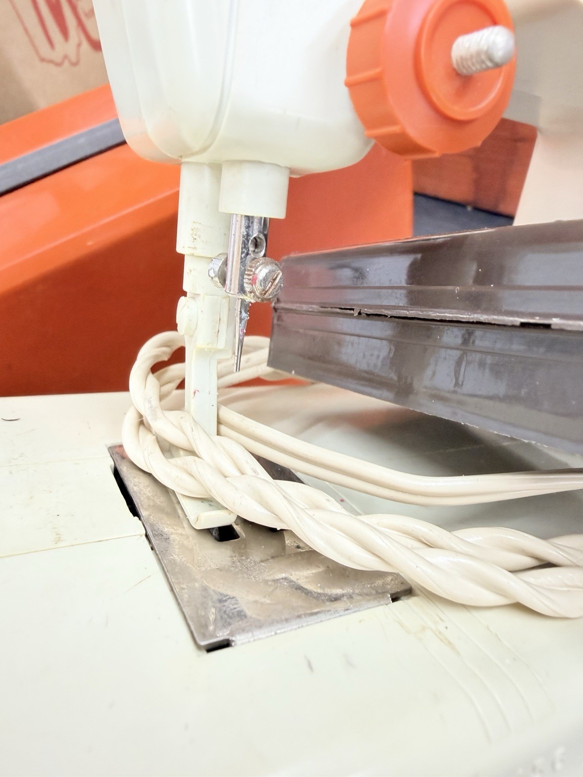 Vintage Singer Junior Miss Child’s Sewing Machine w/ Case & Foot Pedal