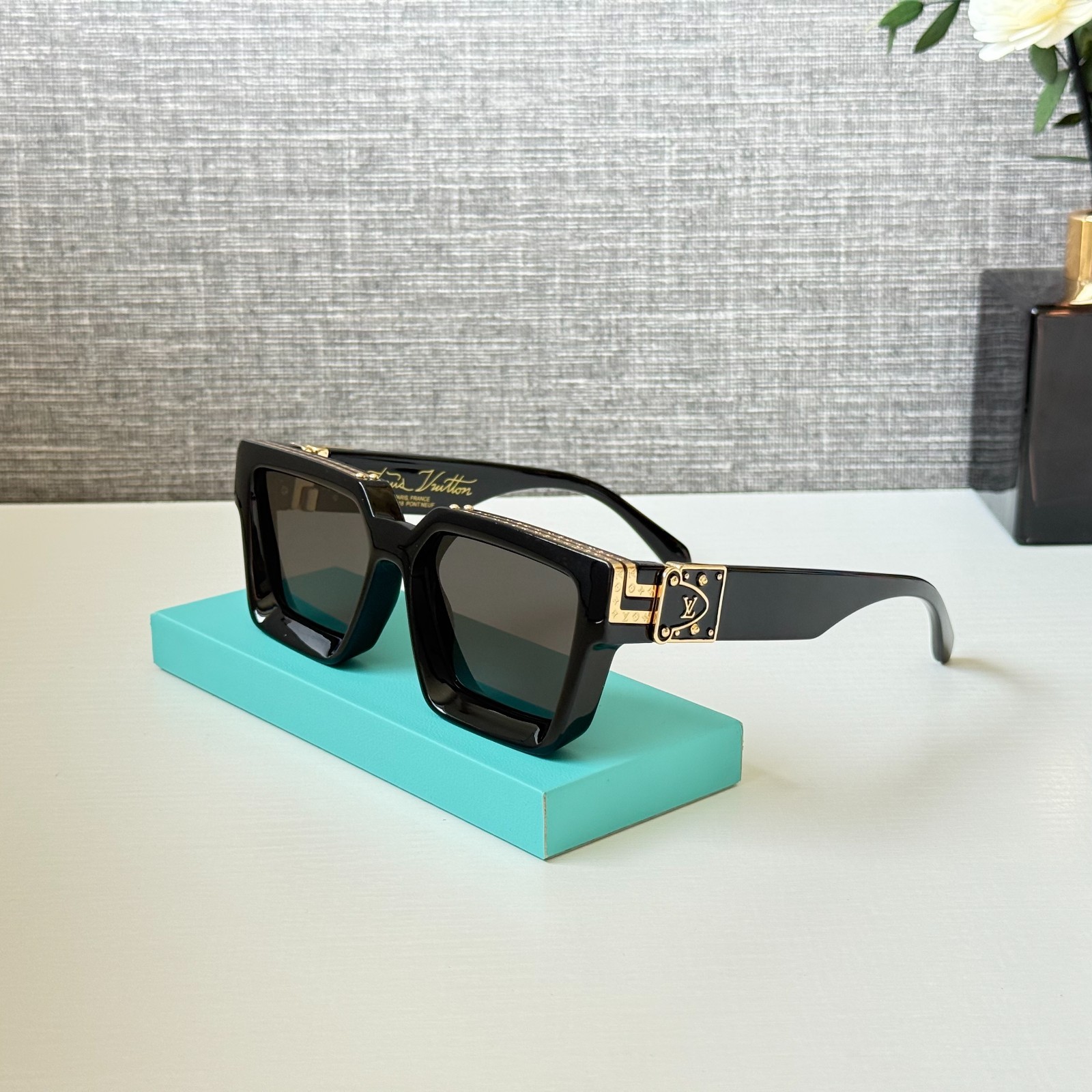 Louis Vuitton Z1165 1.1 Millionaires Sunglasses Black Square Gold LV