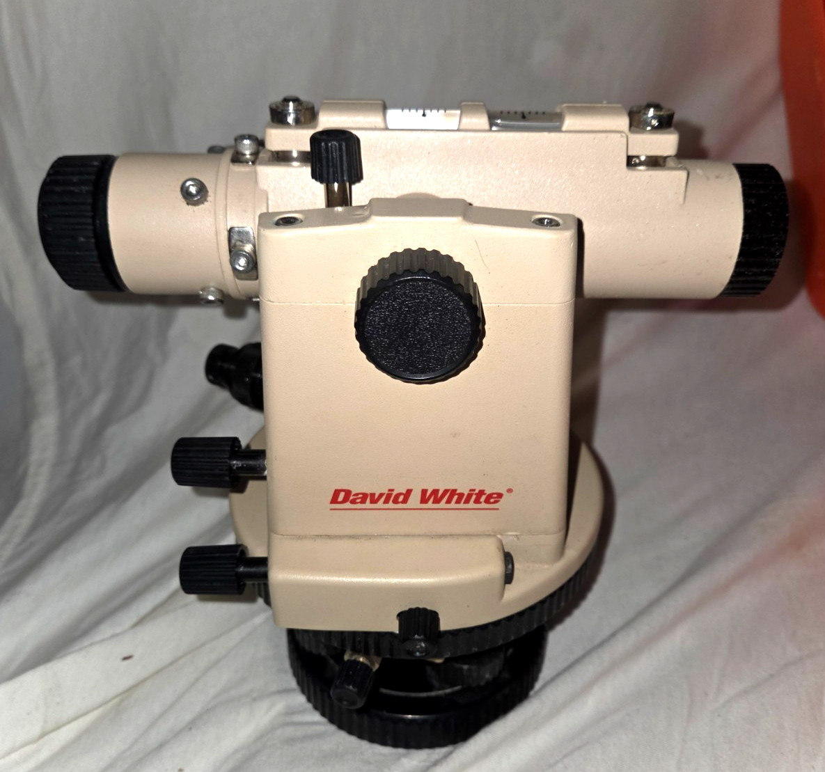 David White LT8-300P Universal Level-Transit, with Optical Plummet