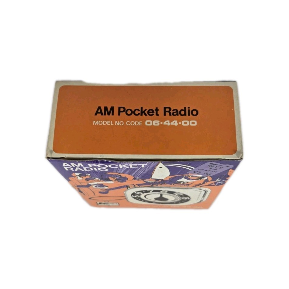 Vintage 1978 Kmart A/M Pocket Radio. Model 44-00 Hong Kong, Space Age Design.