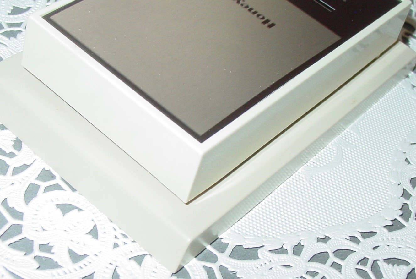 Vintage Honeywell T822D2030 Thermostat 24V Control Heating MCM Art Deco USA NOS