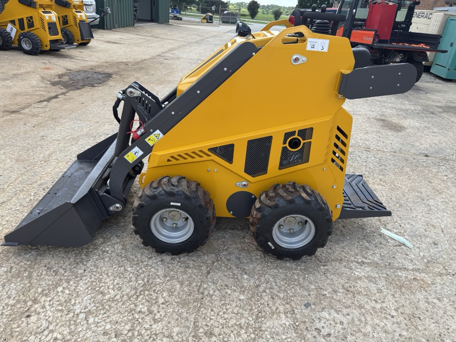 HUAYEE LHY360 wheeled mini skid steer loader with 13.5HP engine