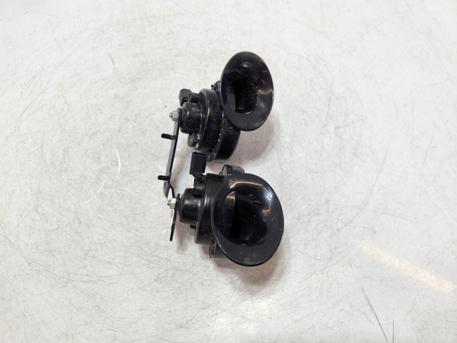 ✅ 21-23 OEM Tesla Model S Low Hight Dual Tone Horn Signal Assembly W/ Bracket