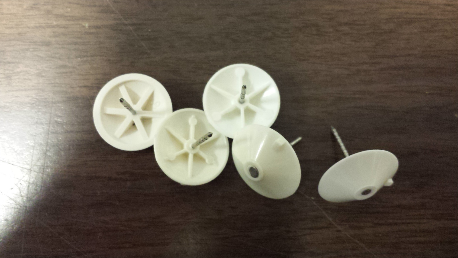 1000 Sensormatic White Ultramax Gator Pins for 58 KHz ultramax freq tag