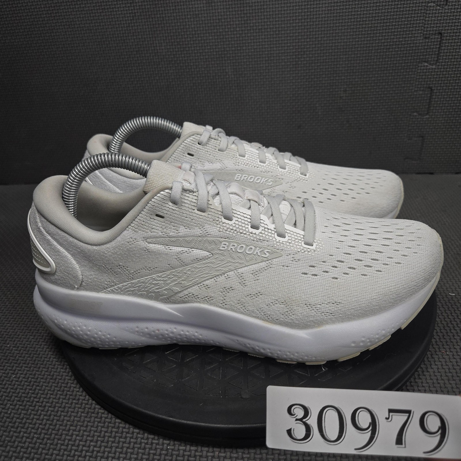 Brooks Ghost 15 Shoes Womens Size 10 Gray White Running DNA LOFT v2 Road Cushion