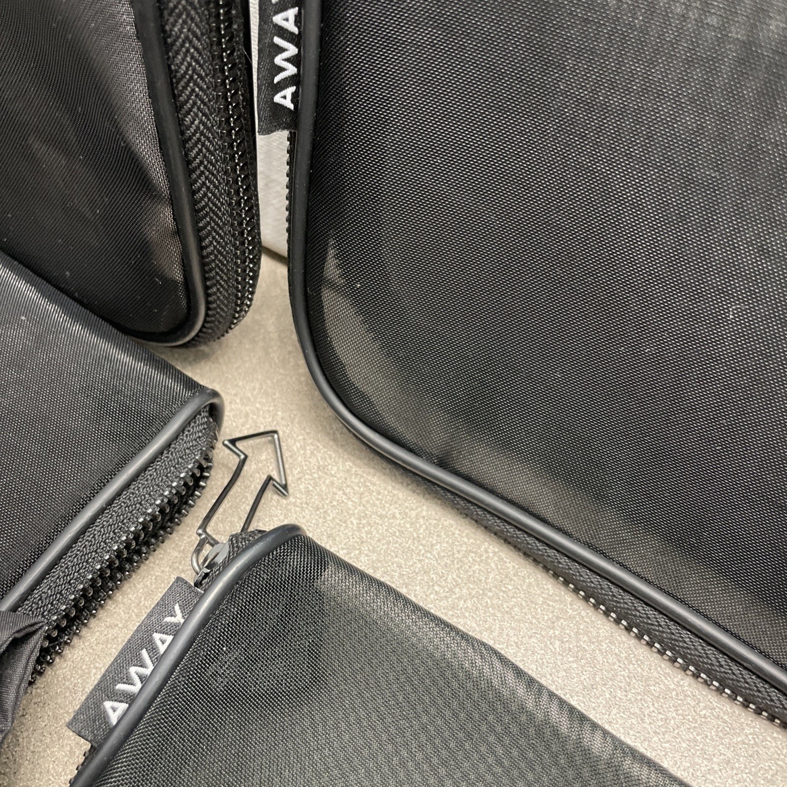 Away Brand Travel Luggage Mesh Packing Cubes Bags Pouches Toiletries Set Of 7