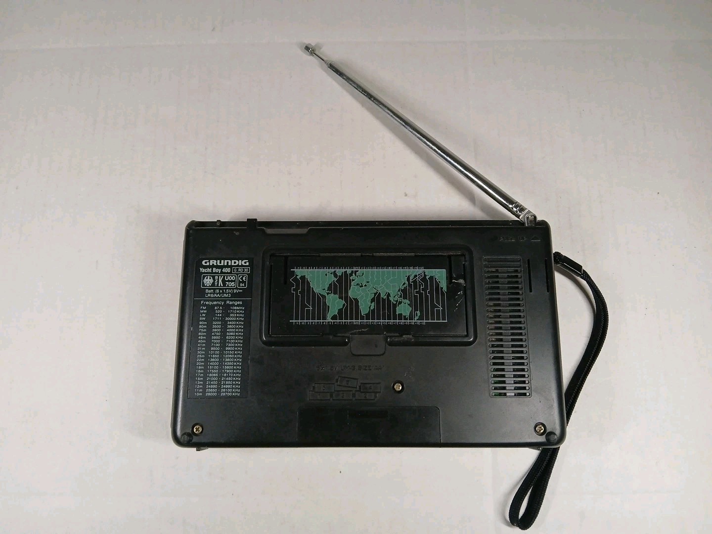 Grundig Yacht Boy 400 FM AM MW Short Wave Portable World Radio Tested Working