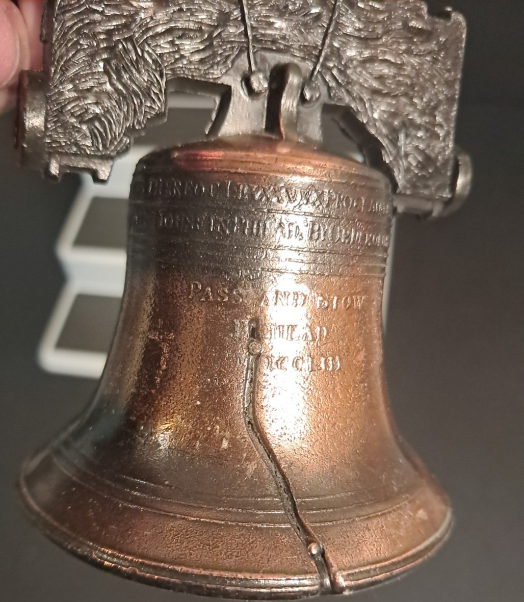 Philadelphia Liberty Bell replica bell 3 1/2 inch high