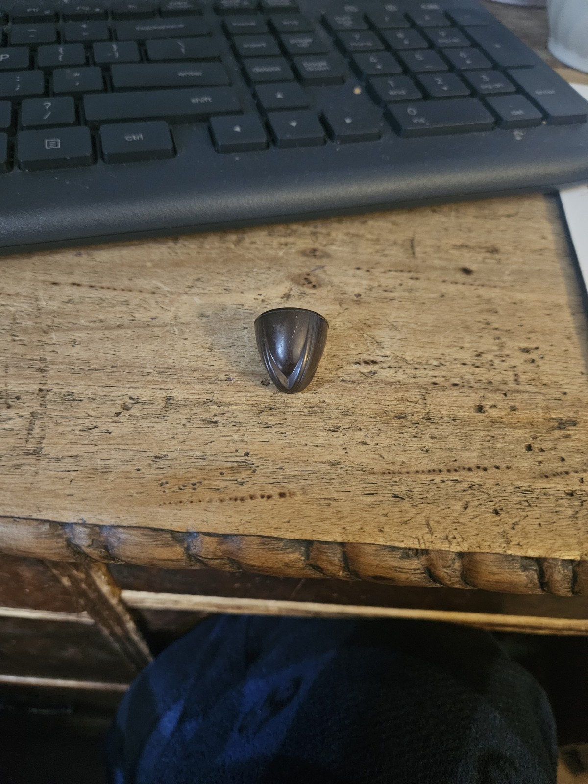 ONE GOOD USED VINTAGE SMALL BROWN BULLET BAKELITE RADIO KNOB 1/4 INCH SHAFT