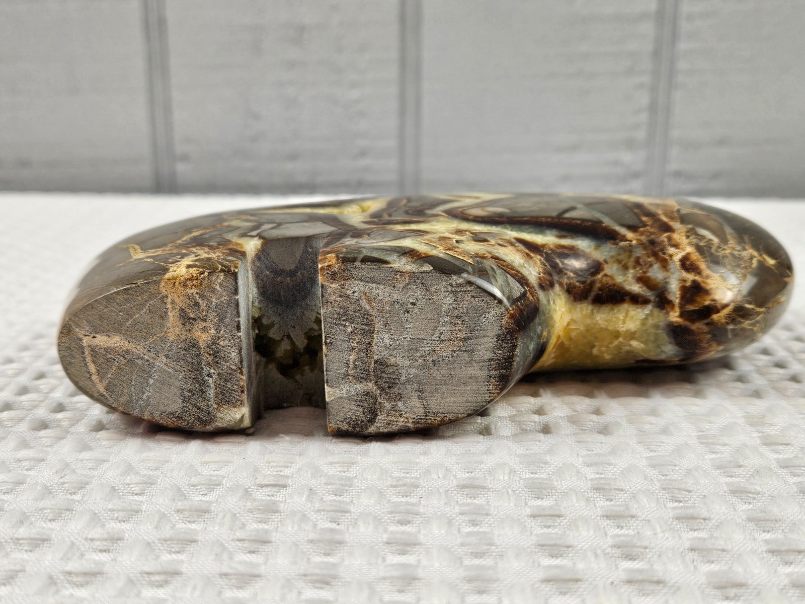 Septarian Nodule Geode Buffalo Bison Carved Natural Stone Crystal Zuni Decor 6"