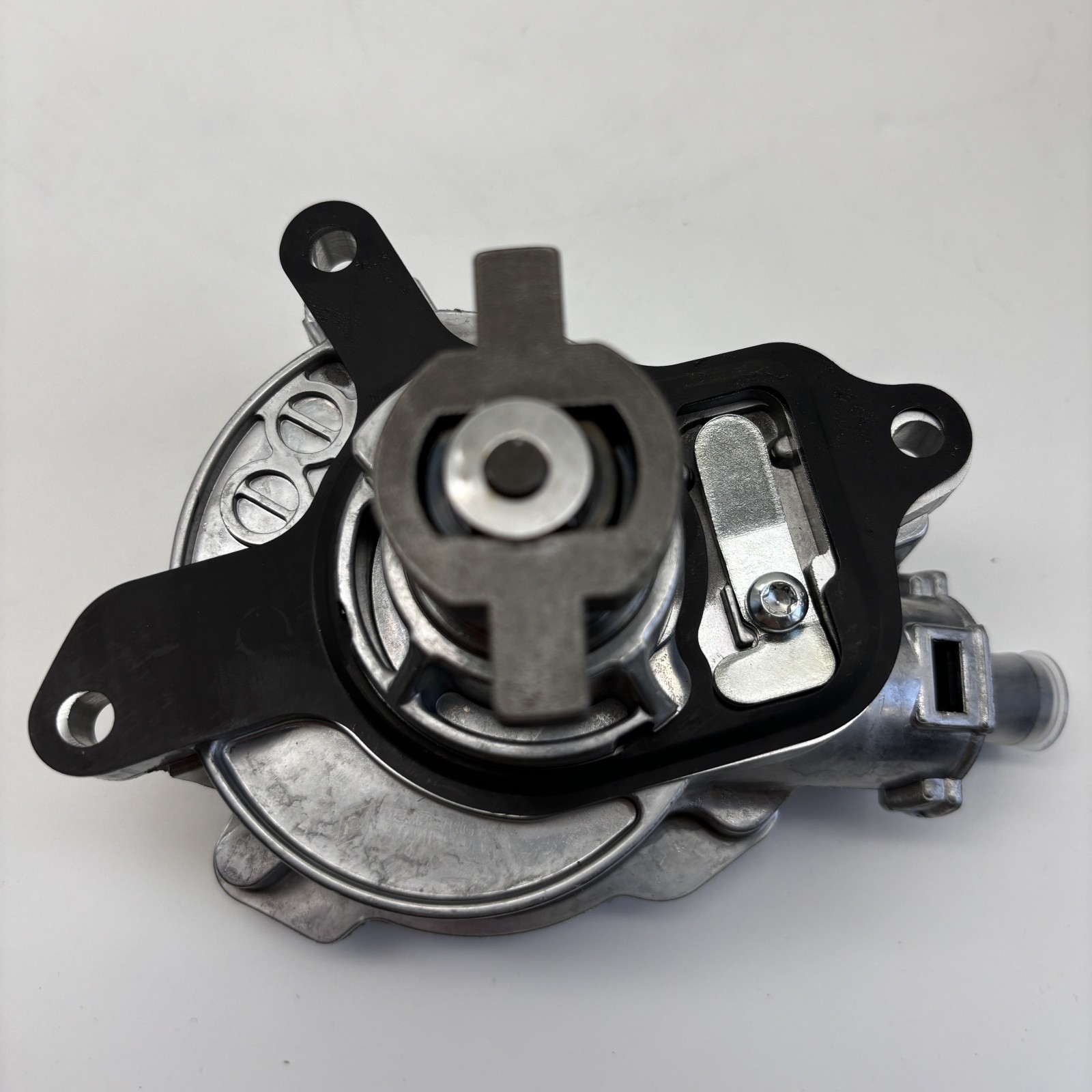 New Vacuum Pump For Audi TT VW Jetta Passat Jetta Golf 2.5L 2005-2014 07K145100B