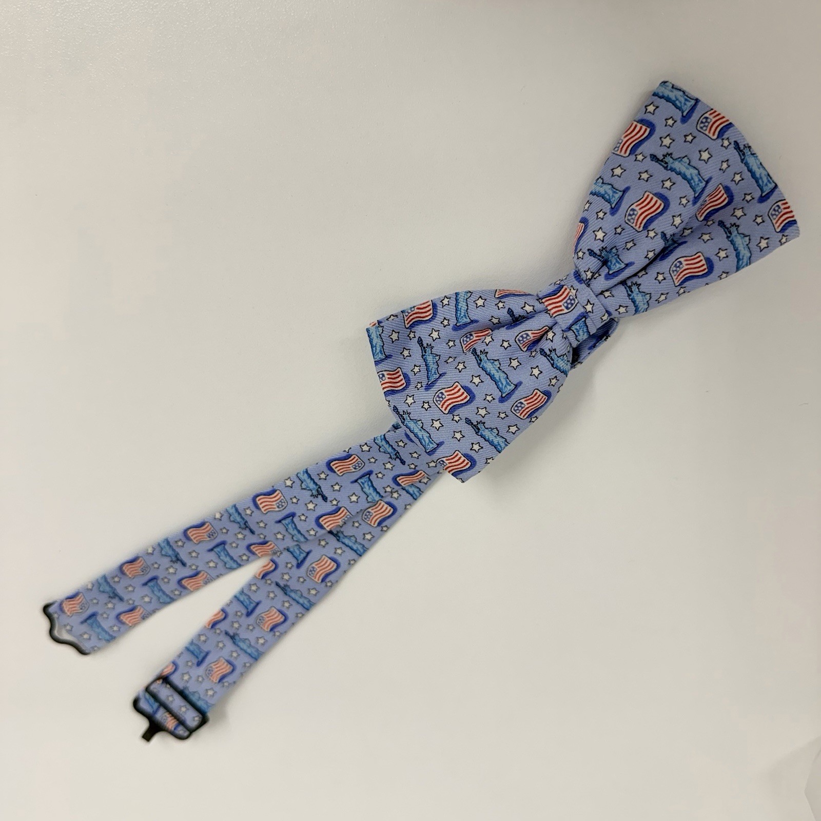 Vineyard Vines Boy's Bow Tie Statue of Liberty USA Flag Light Blue Silk 2" x 16"