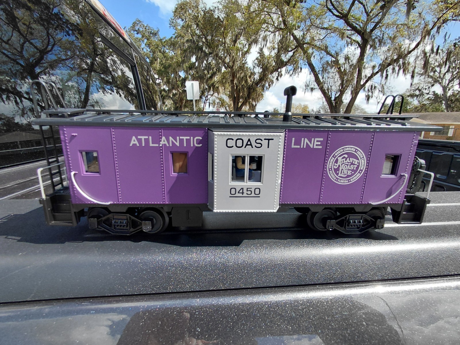 MTH RailKing 30-7783 Atlantic Coast Line ACL Purple Lighted Bay Window Caboose