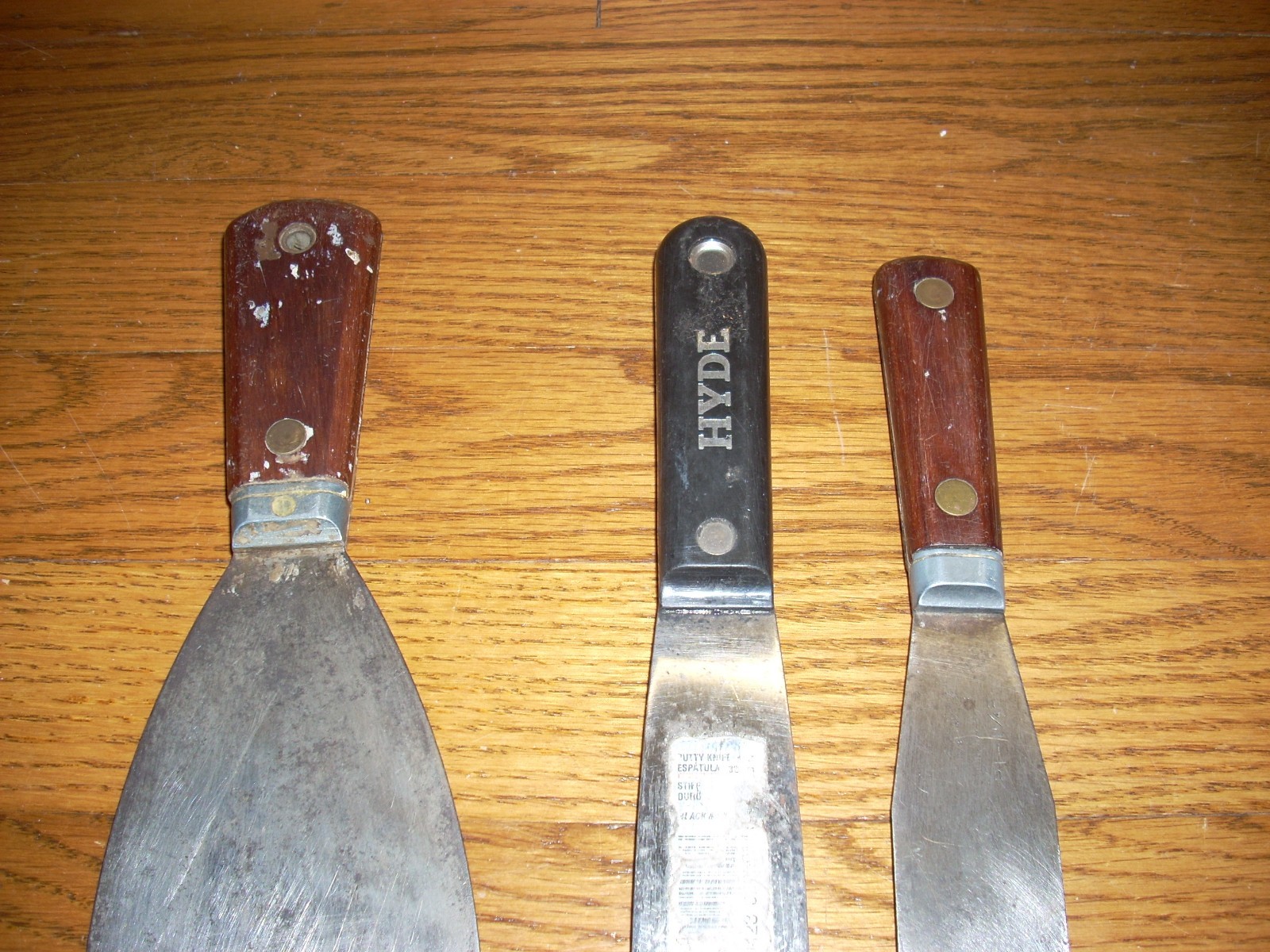 Vintage Lot of 2 Red Devil Putty Knife / Paint Scrapers 3” and 1 1/4” Plus HYDE