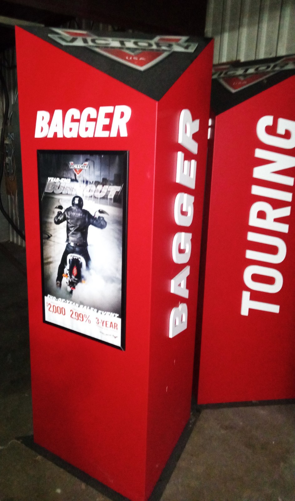 VICTORY MOTORCYCLE DEALER LARGE 3 PC KIOSK  SHOWROOM FREESTANDING METAL TRI SIGN