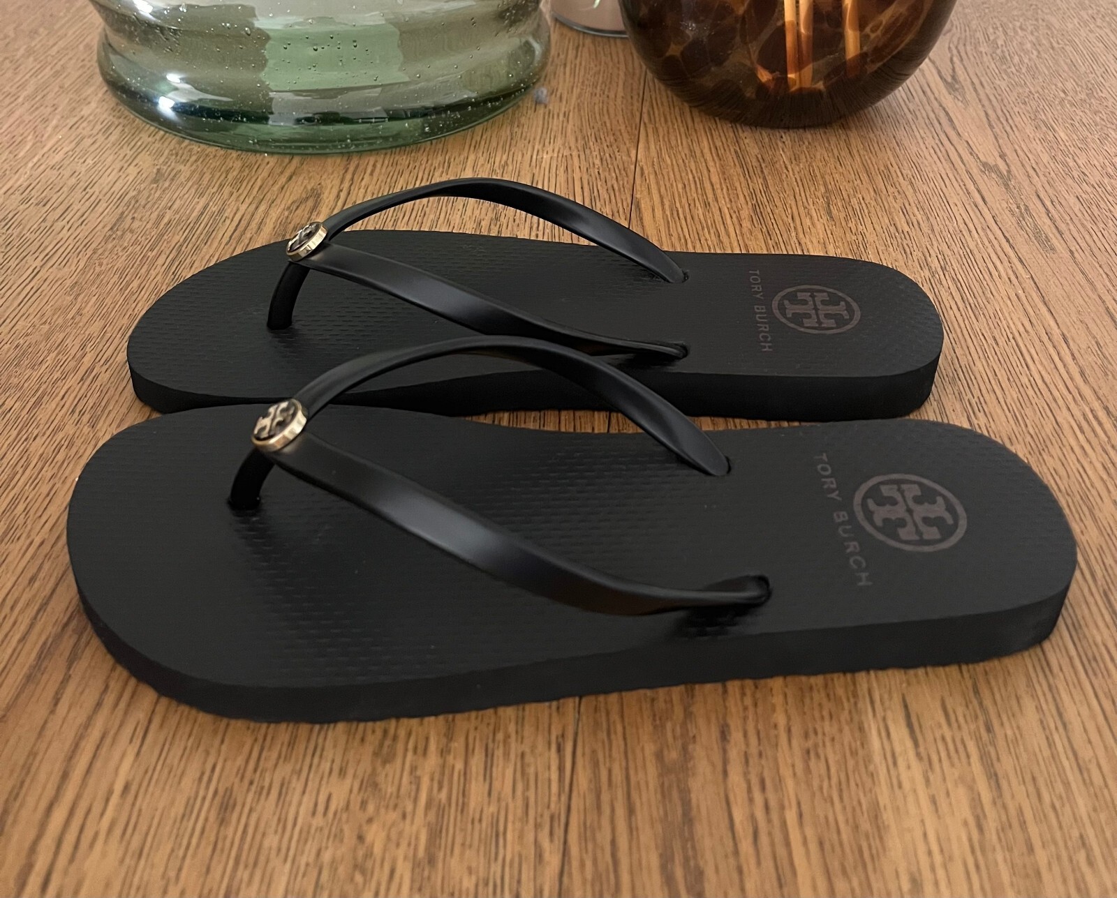 TORY BURCH Flip Flops 6 Black Flats Thin Strap Sandals