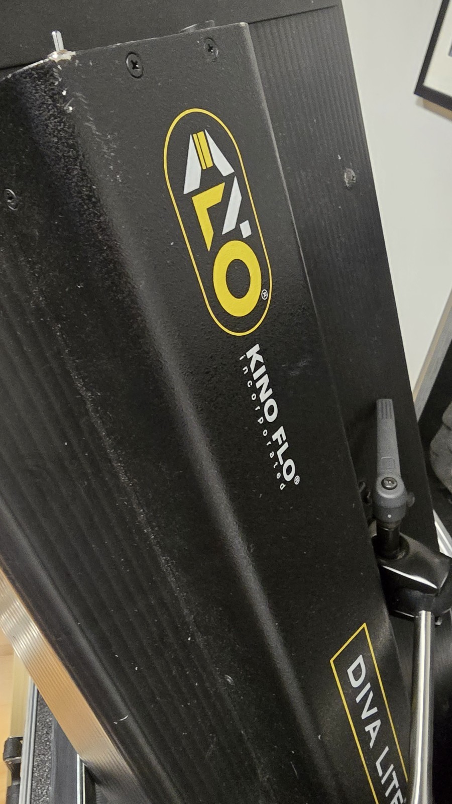 Kino Flo Diva Lite 401 Kit (120VAC) - Full Set of Extra Bulbs & Lg Hard Case